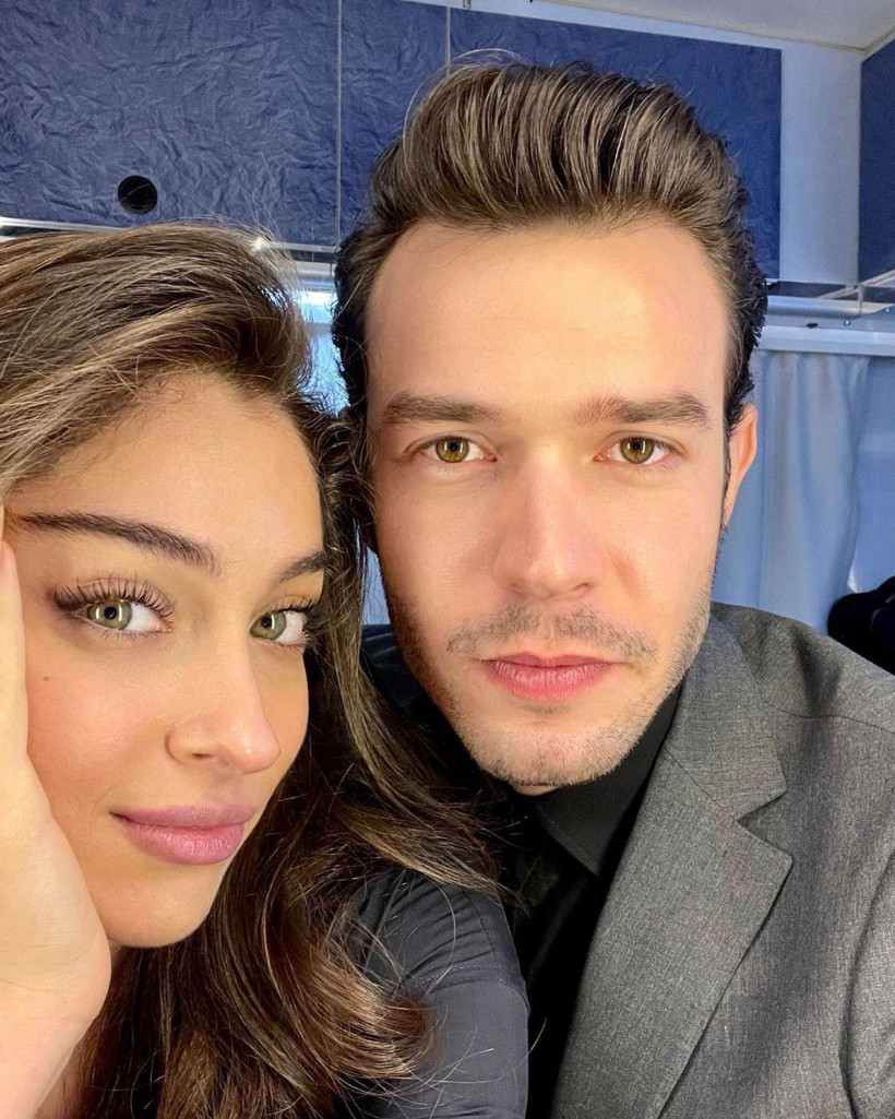 Kanal D Baht Oyunu yıldızları anlattı! Öpüşme sahnesinde ağabeyi ve babası... - Resim: 4