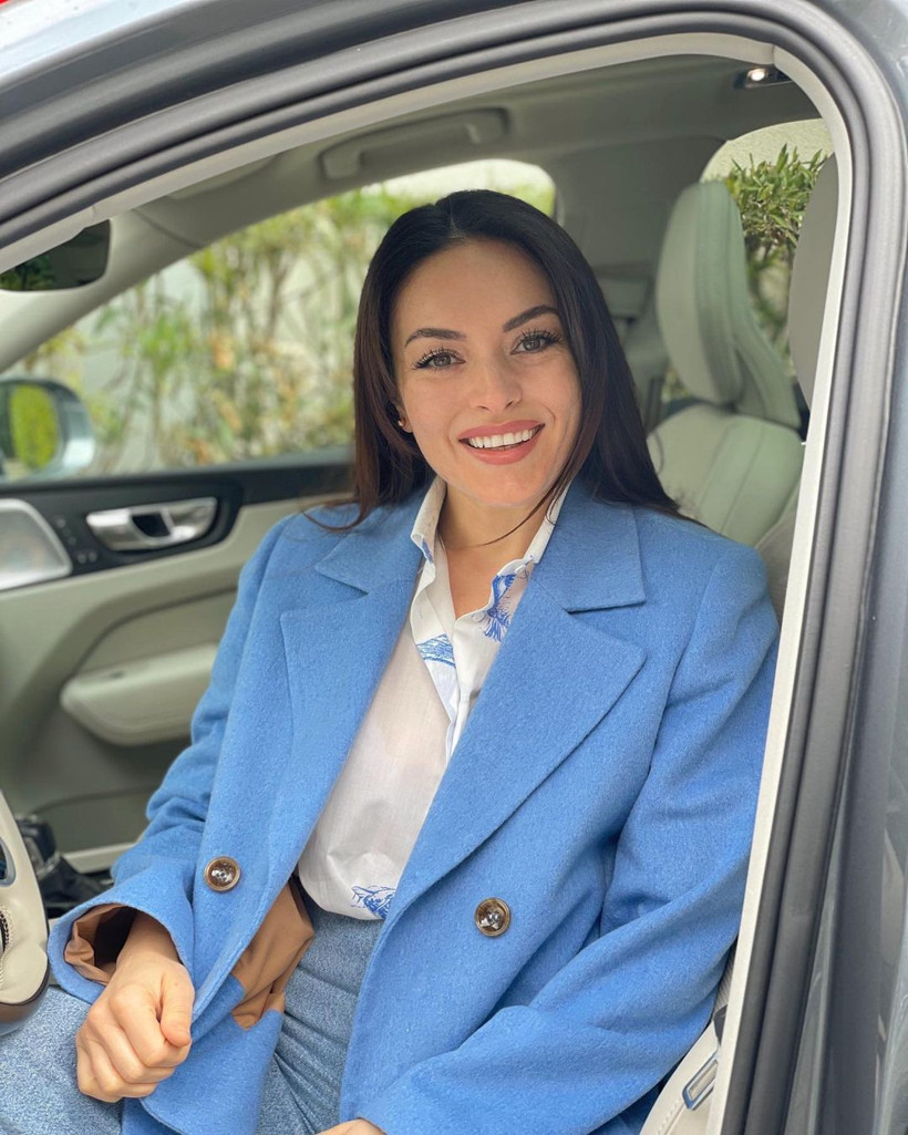 Ezgi Mola 'madalya taktınız' deyip isyan etti! Gülşen'in transparan kıyafetine destek - Resim: 2