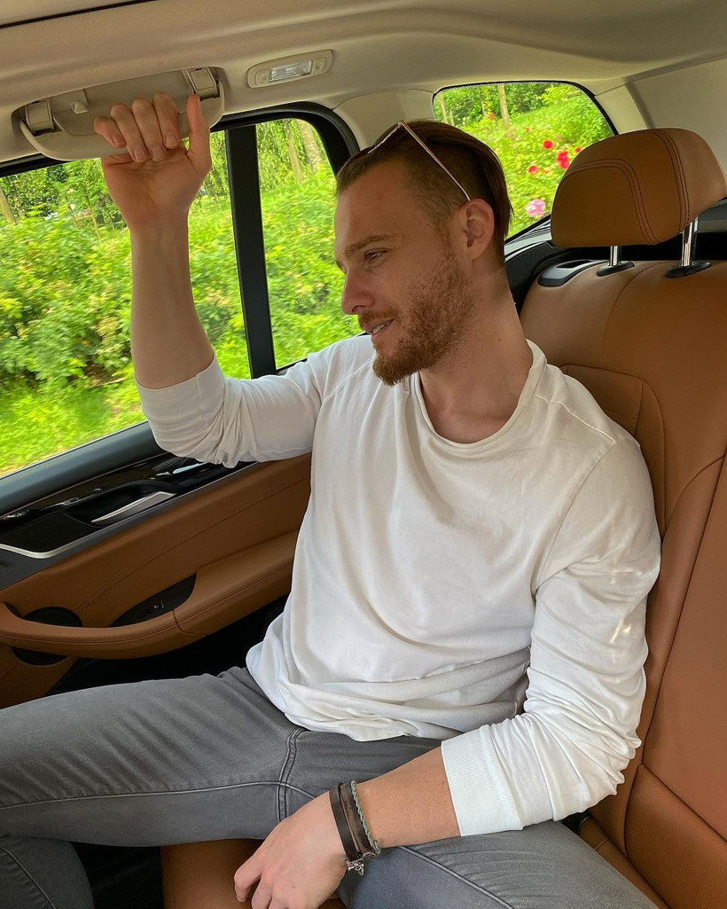 Jakuzi itirafı geldi! 'Çok üzülüyorum' deyip itiraf etti: Yıllar sonra kötü olayı Kerem Bürsin anlattı - Resim: 1