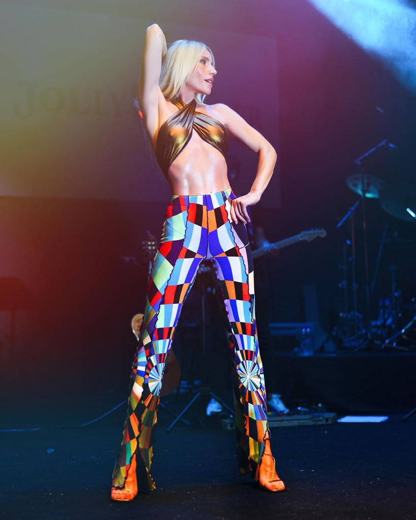 'Daha açık giyeceğim' demişti! Cüretkar kıyafetiyle Hande Yener tepki çekti: Kendini rezil ediyorsun - Resim: 3