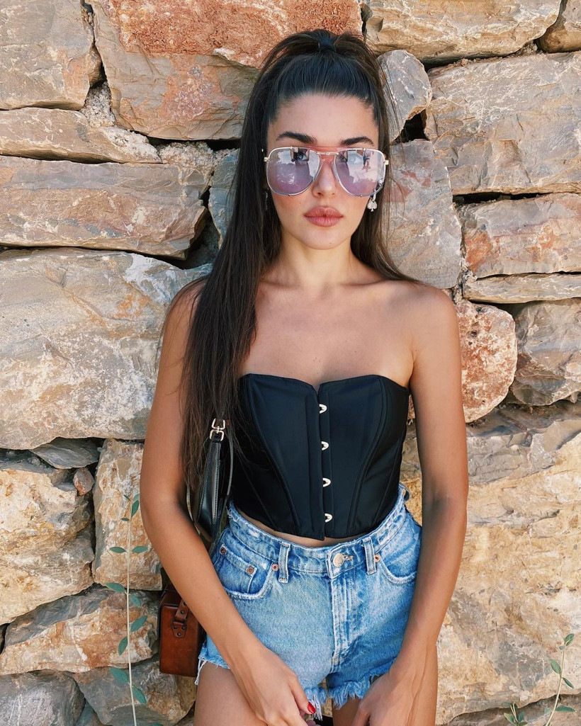 Teklifi kabul etti! Reklam geliri dudak uçuklattı: Hande Erçel paraya para demeyecek - Resim: 2