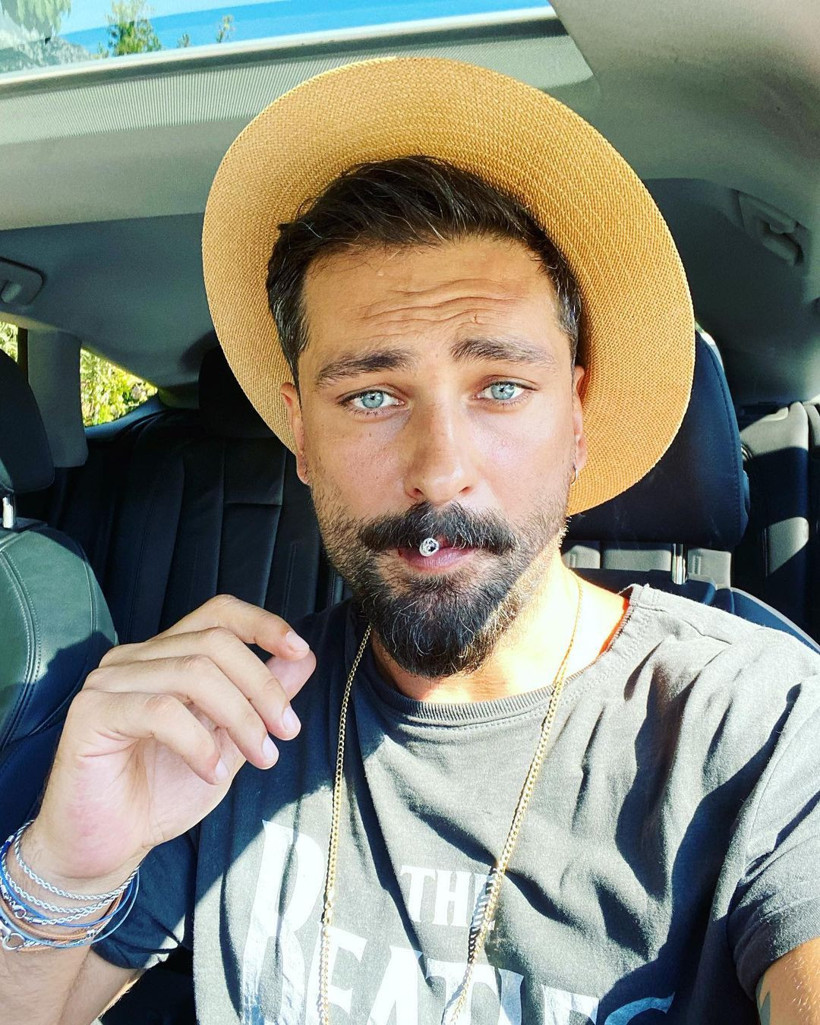 '11 yerinden bıçaklanıp öldürüldü' deyip Onur Tuna anlattı! 'Aldattım' itirafı: Yataktan kalkarken... - Resim: 3