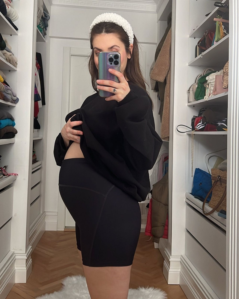 Hamilelik pozu ortalığı karıştırdı! 'Çok ayıp, yazık' yorumu yağdı: Fulya Zenginer 'Rihanna'ya özendi' dediler - Resim: 4