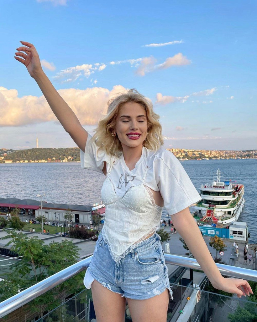 Kısmetse Olur Aybüke Çakal'ın estetiksiz hali ağızları açık bıraktı! 21 yaşında ama... - Resim: 3