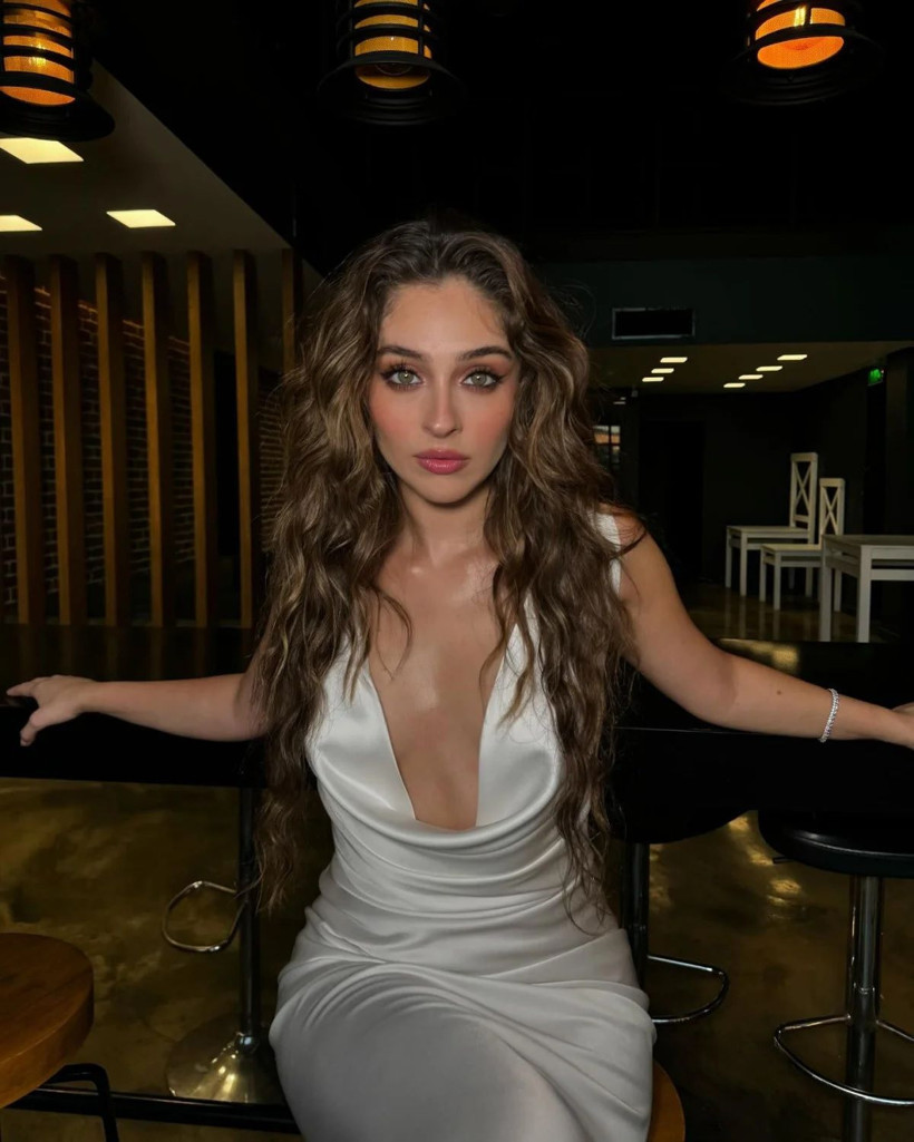 Cemre Baysel tarz değiştirdi! Takipçilerini ikiye böldü... - Resim: 2