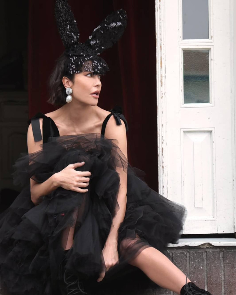 Deniz Akkaya'nın cesur pozları tepki çekti annesini yeni kaybetmişti - Resim: 4