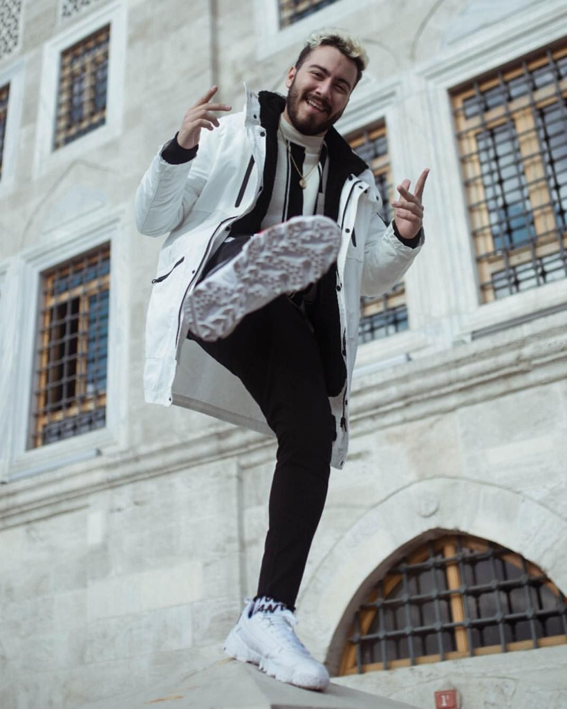 YouTuber Enes Batur koronavirüse yakalanıp evden kaçtı! Bakın ne açıklama yaptı - Resim: 1