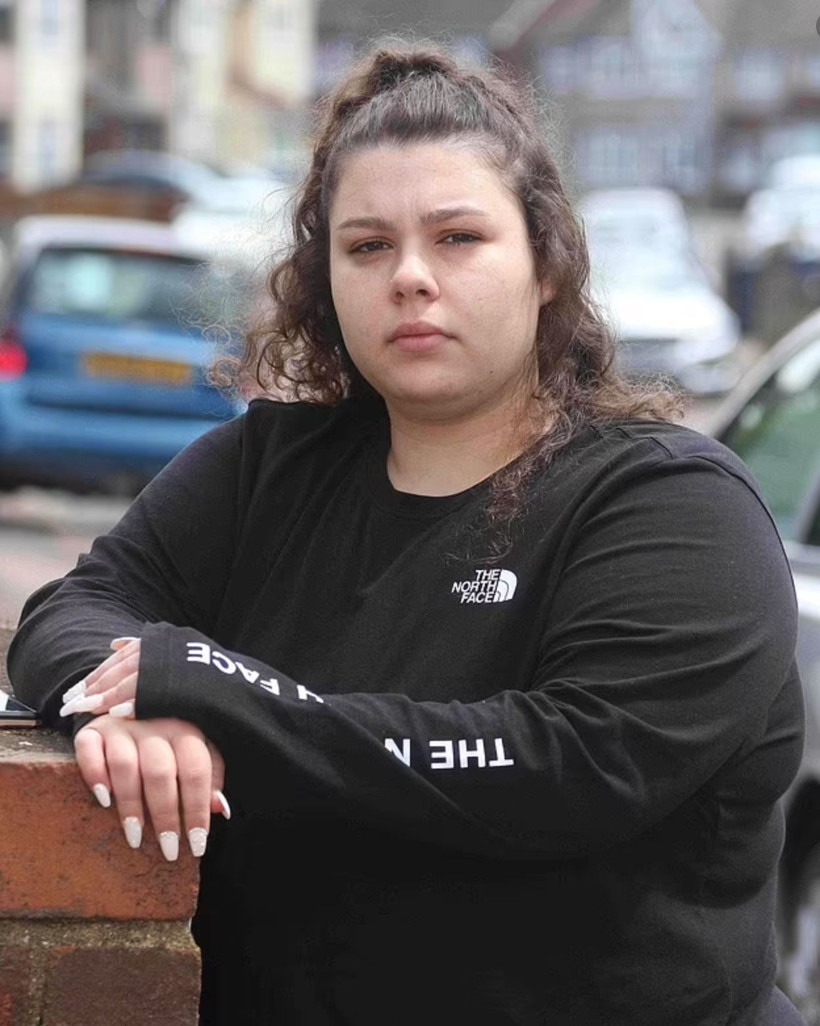 İngiltere'de Yasemin Yapıcıoğlu kendisini taciz eden dedesini video ile ifşa etti - Resim: 1