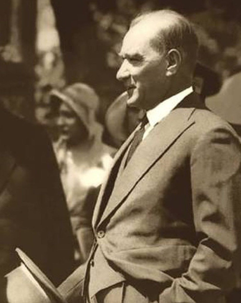 Ünlülerden 10 Kasım mesajları: Bu topraklarda doğmuş bir kadın olarak, en büyük hediyemsin - Resim: 2