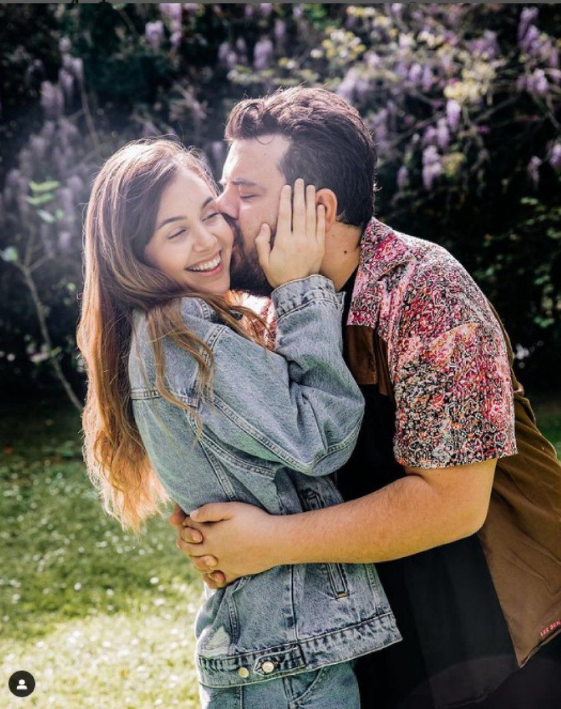 Berfu Yenenler, Eser Yenenler'e gelen mesajları ifşa etti! 'Arkadaşım o etap bitti!' - Resim: 1