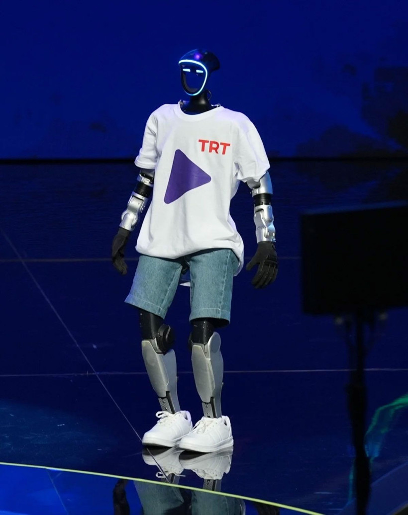 Cumhurbaşkanı Erdoğan'a kanal açılışı kumandasını robot getirdi - Resim: 4