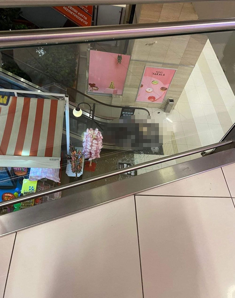 AVM'de korkunç ölüm! Genç kadın 3. kattan beton zemine çakıldı - Resim: 2