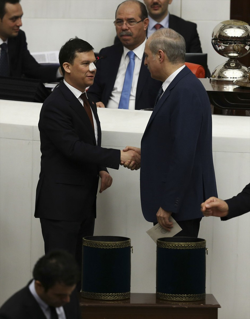 AK Partili Şahin'in burnuna bakın kim yumruk atmış!  - Resim: 1