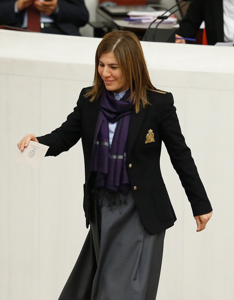 AK Parti-CHP-MHP ve HDP'nin kadın vekilleri! En şık hangisi? - Resim: 2