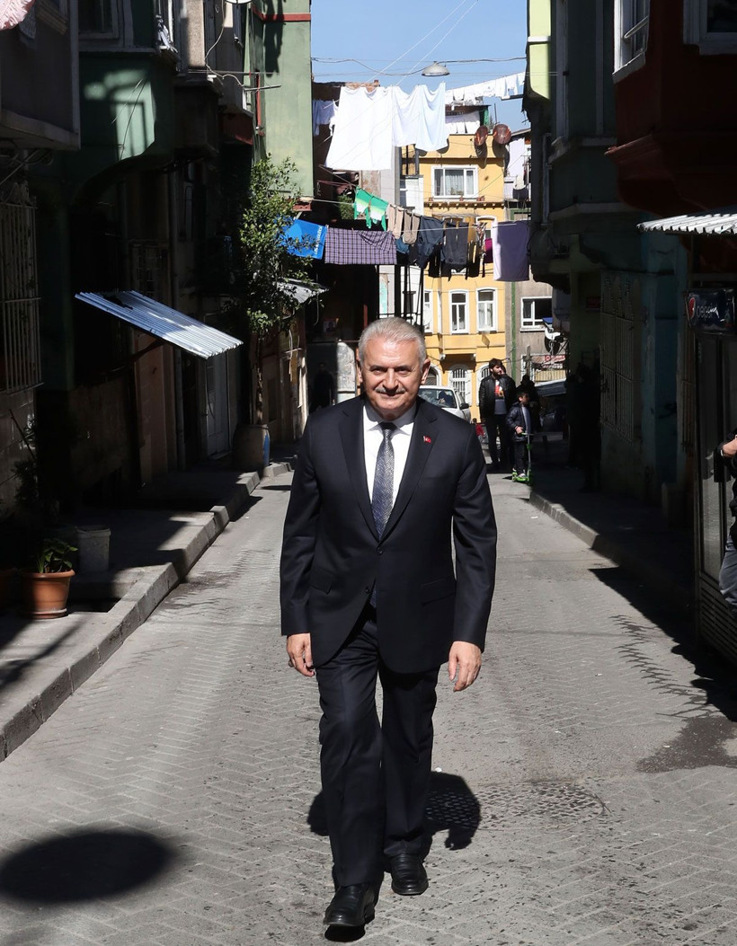 Binali Yıldırım'a Tarlabaşı'nda büyüdüğü sokakta sevgi seli! - Resim: 2