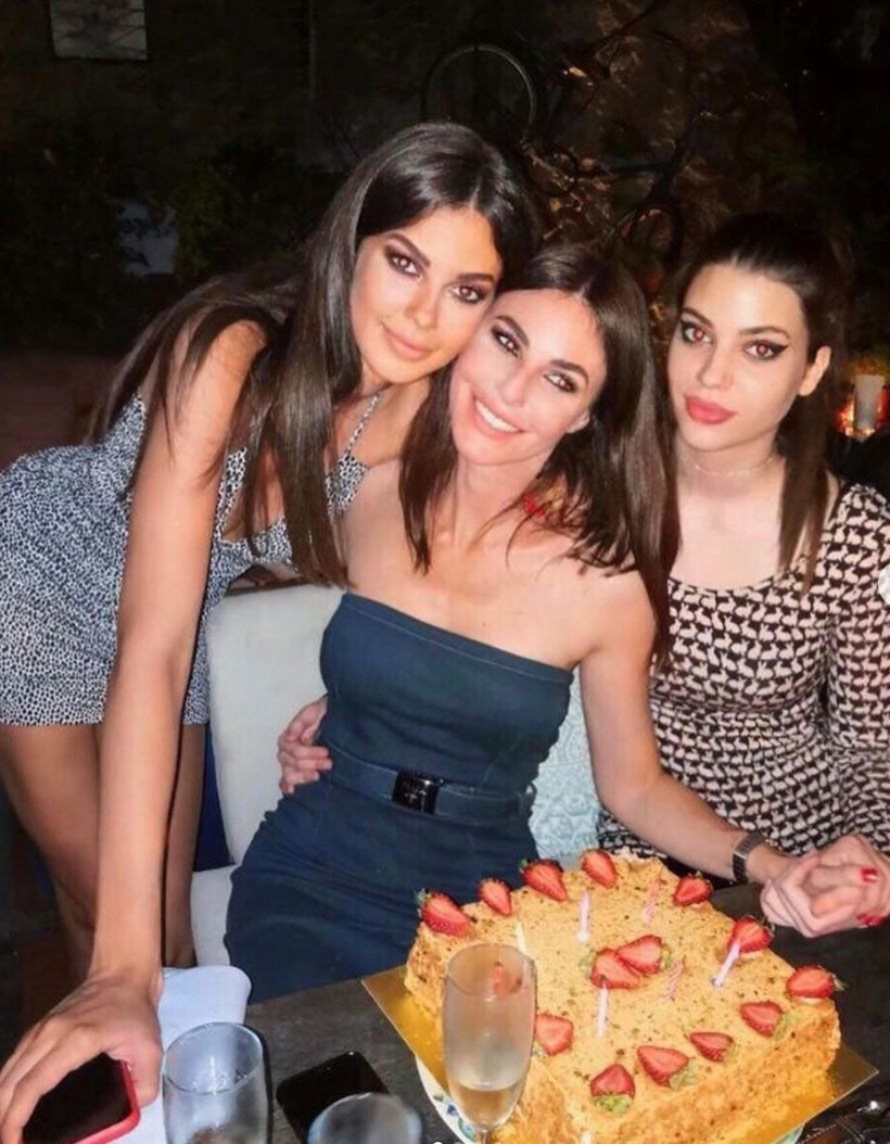 Defne Samyeli'nin bikinili pozları olay oldu! Formda kalmak için haftanın 5 günü dövüşüyor - Resim: 1