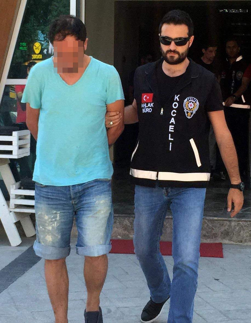 Polis baskınına önlem almışlar! Cami avlusu ve çevresinde fuhuş pazarlığına polis baskını! - Resim: 3