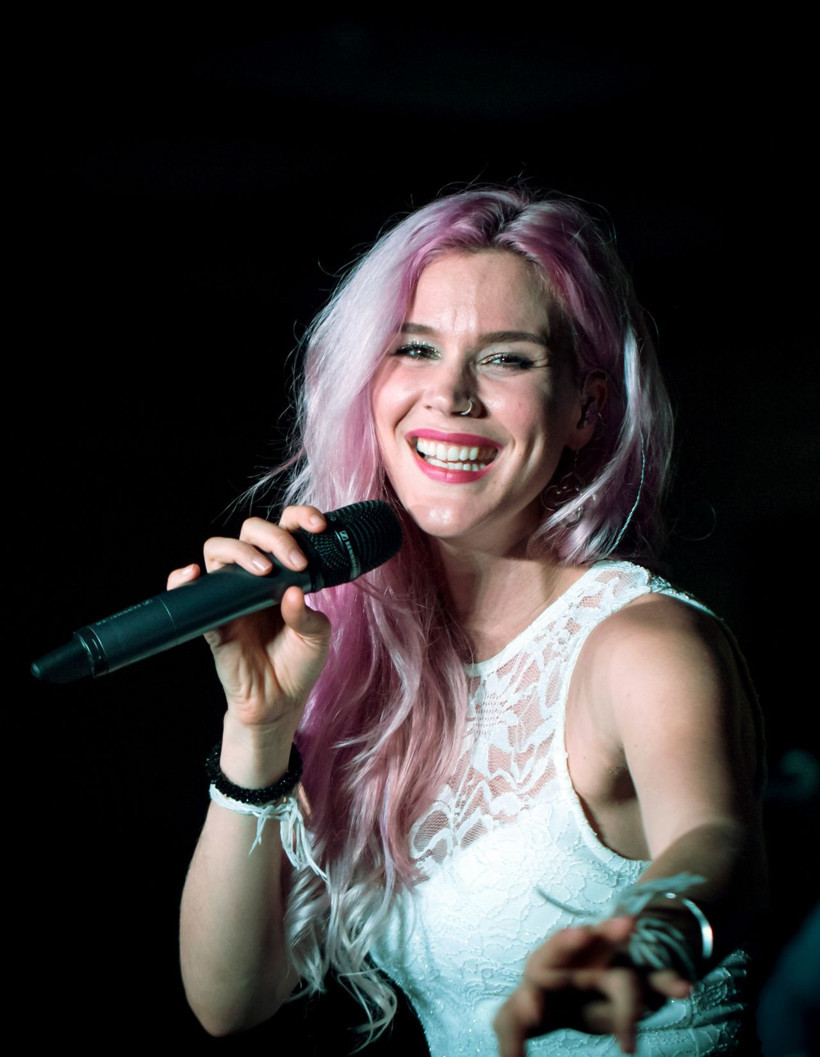 İran'a konser vermeye giden Joss Stones'a sınır dışı şoku! Kara listeye alındı - Resim: 2