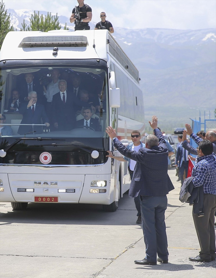 Başbakan Yıldırım'a memleketinde coşkulu karşılama! - Resim: 1
