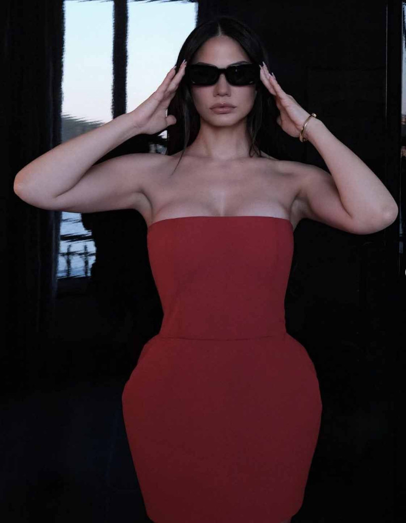 Demet Özdemir yatakta poz verdi, hayranları o paylaşıma beğeni yağdırdı: "Nefesimiz kesildi" - Resim: 4