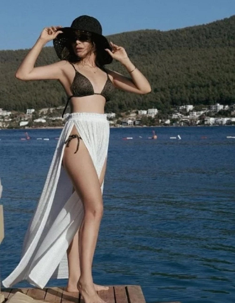 Damla Sönmez'in tatil pozları nefes kesti! Formda görüntüsü hayran bıraktı... - Resim: 2