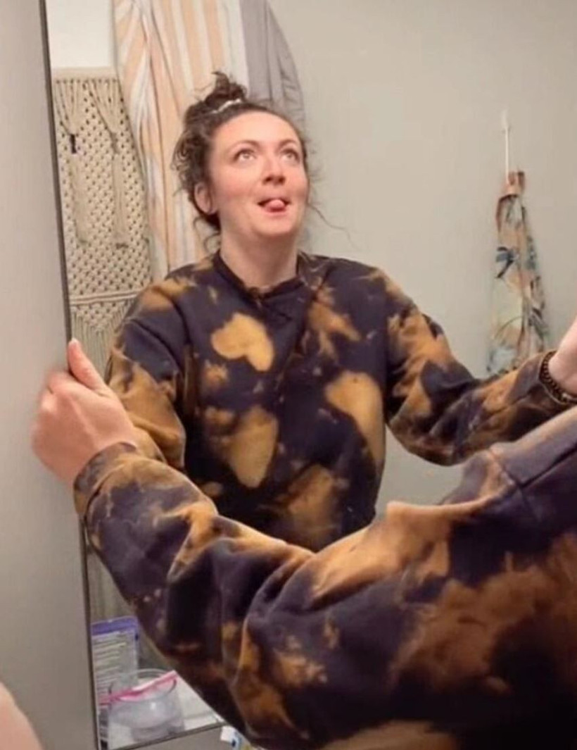 Banyodaki aynayı kaldıran genç kadın hayatının şokunu yaşadı! Meğer aynanın arkasında... - Resim: 2