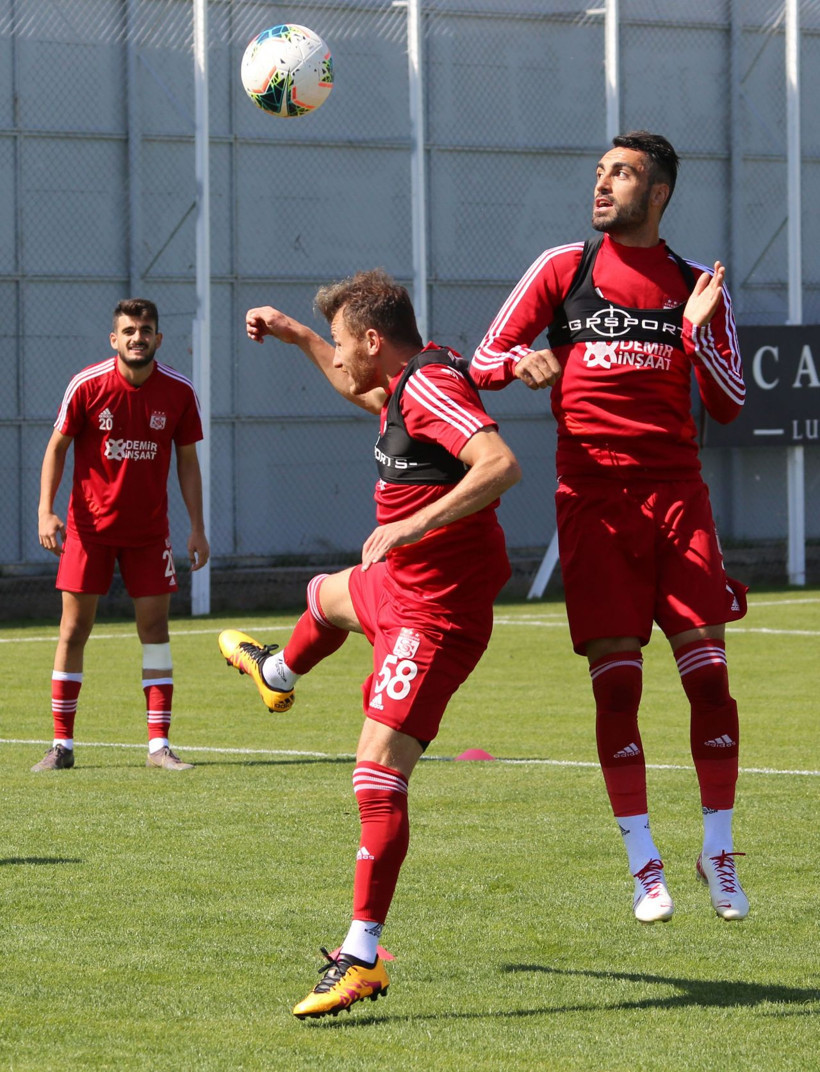 Emre Kılınç: Milli forma giyince heyecanlandım - Resim: 2