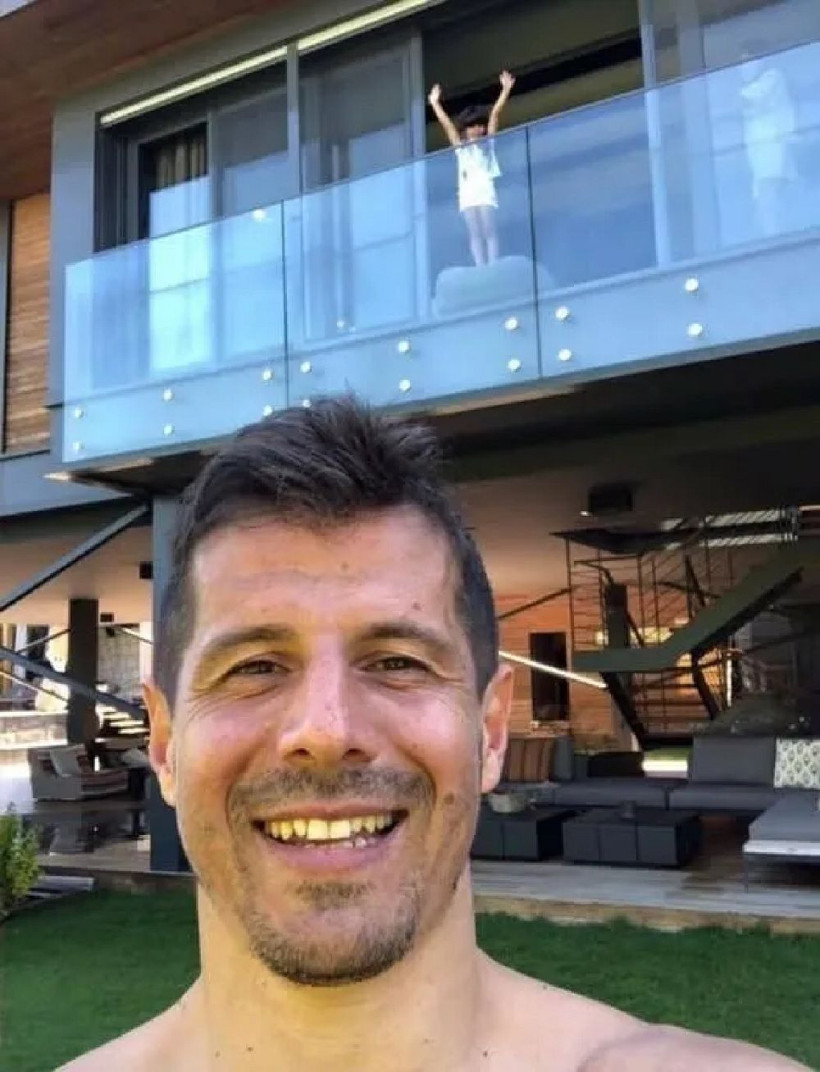 Emre Belözoğlu Çeşme'deki ikiz villalarını sattı meğer villalar... - Resim: 3