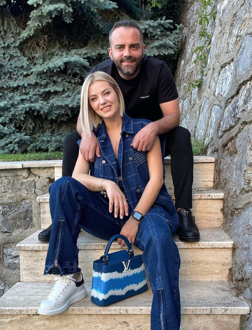 Semih Şentürk'e Barselona'da büyük şok: Kapkaççının hedefi oldu! Eşinden açıklama geldi - Resim: 2