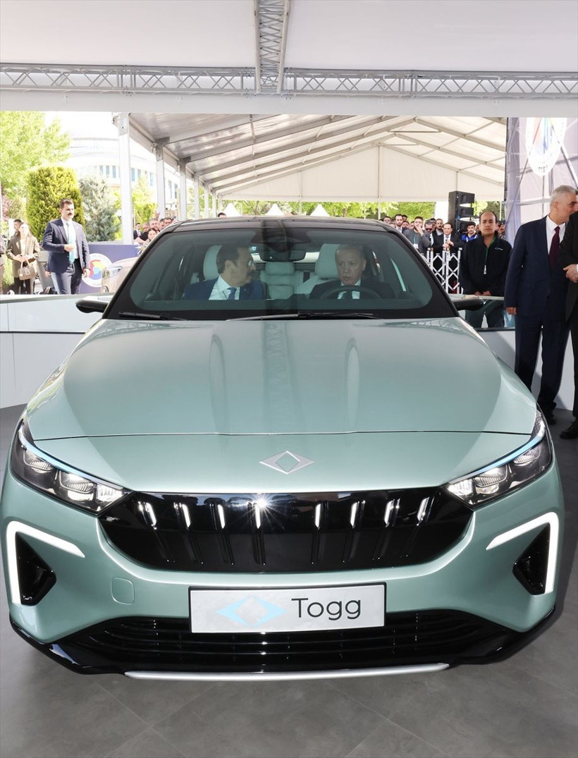Cumhurbaşkanı Erdoğan Togg'un yeni modeli T10F'i inceledi - Resim: 2