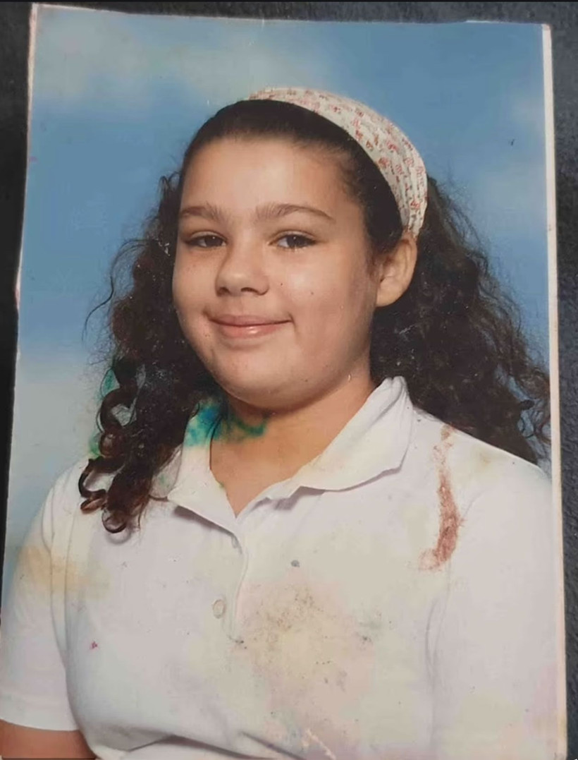 İngiltere'de Yasemin Yapıcıoğlu kendisini taciz eden dedesini video ile ifşa etti - Resim: 3