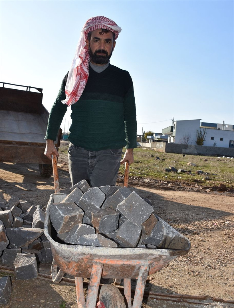 Ekmeğini taştan çıkarıyor Şırnaklı baba taş kırarak 9 çocuğunu okutuyor - Resim: 1