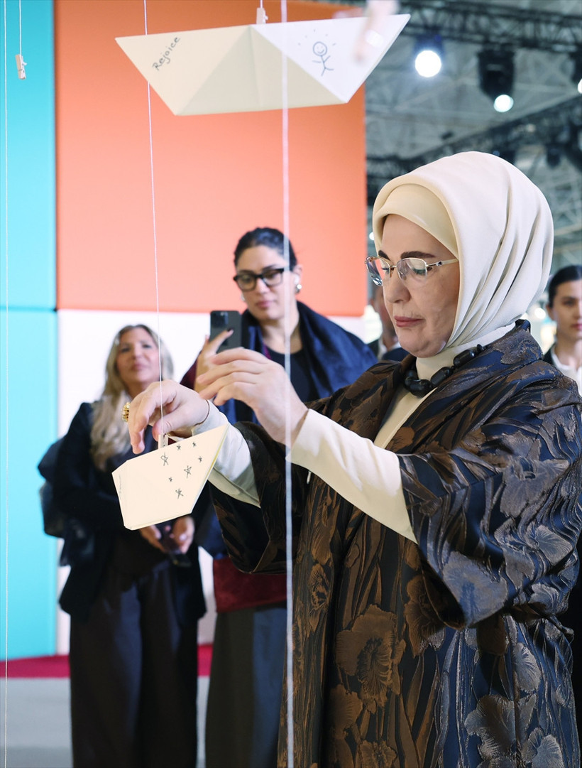 Emine Erdoğan, Özbekistan'da düzenlenen zirve kapsamında açılan sergiyi ziyaret etti - Resim: 1