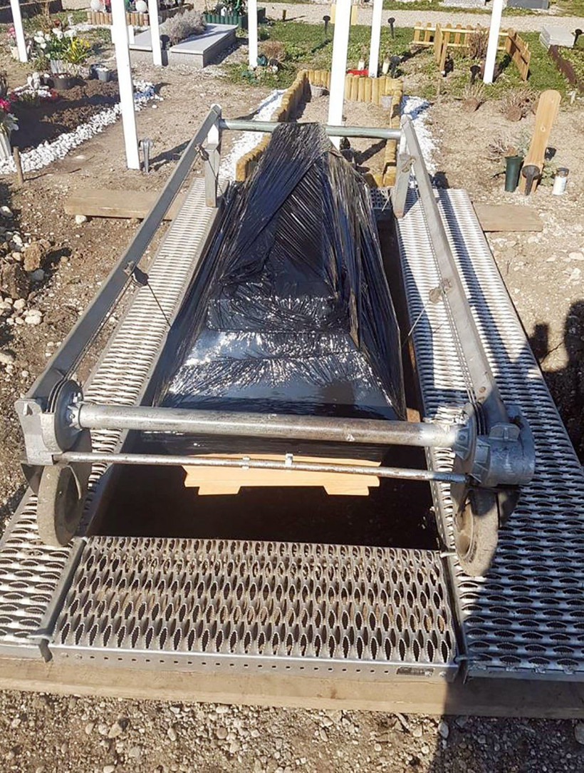 Koronavirüsten ölen Türk'le ilgili şok iddia tabutuna bakın ne yapıldı - Resim: 4