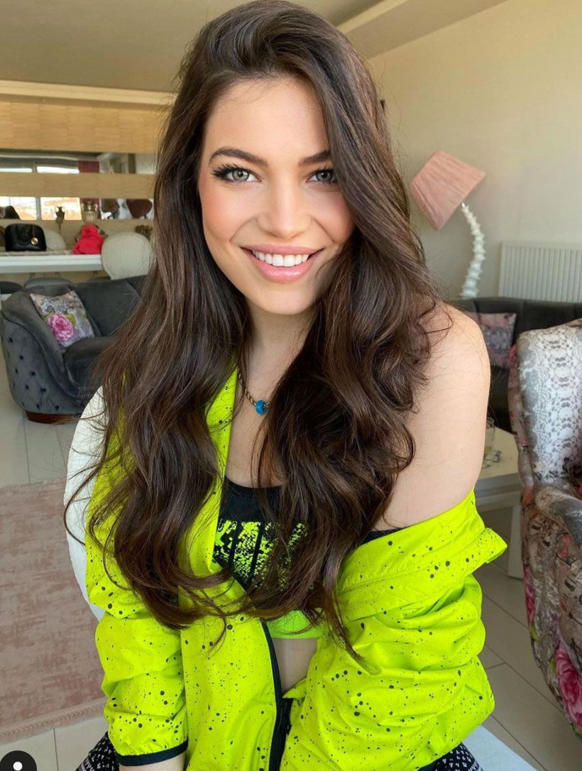 Yasak Elma oyuncusu Hazal Erişkin'in yüzünü köpek parçaladı! Erişkin'e 30 dikiş atıldı - Resim: 2