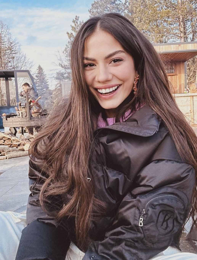 Demet Özdemir yatakta poz verdi, hayranları o paylaşıma beğeni yağdırdı: "Nefesimiz kesildi" - Resim: 2