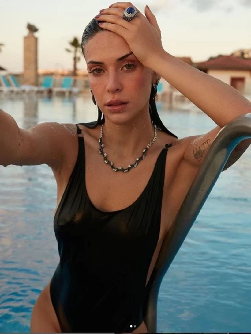 Lucas Torreira maç sonrası sevgilisine koştu! Devrim Özkan ile tatile çıktı... - Resim: 4