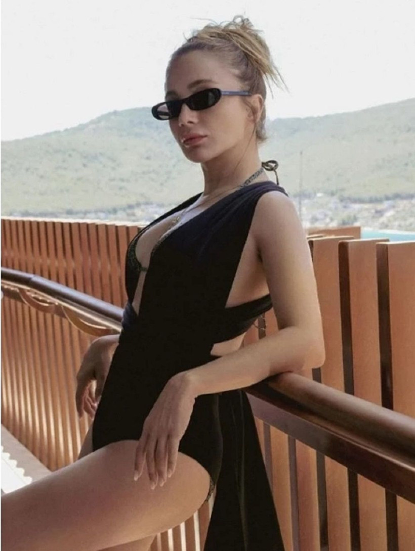 Damla Sönmez'in tatil pozları nefes kesti! Formda görüntüsü hayran bıraktı... - Resim: 4