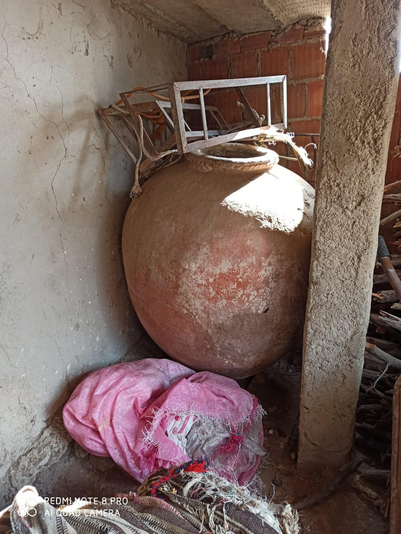 Elazığ'da evin mahzeninde 3 küp bulundu yetkililer apar topar götürdü - Resim: 1