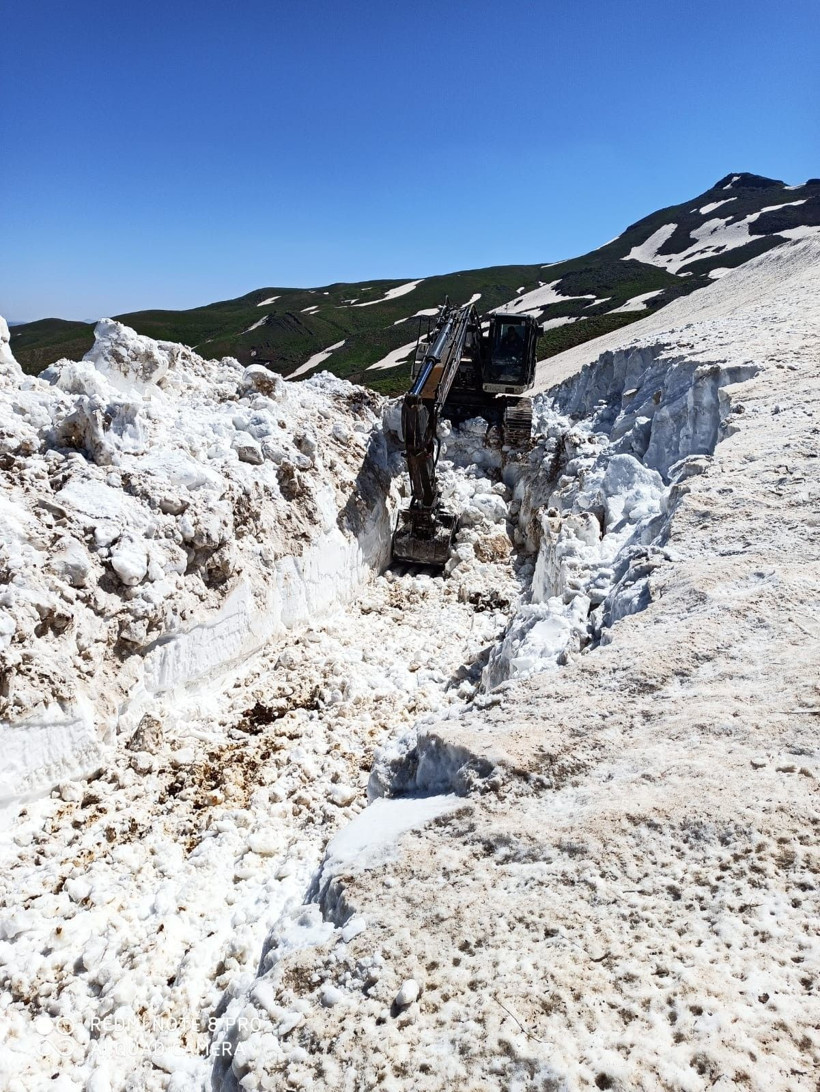 Şırnak'ta 36 derecede 5 metreyi bulan yolda açma çalışma sürüyor - Resim: 4