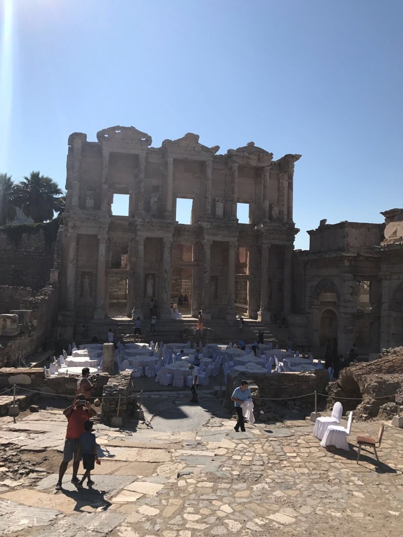 Efes antik kentini düğün salonu yaptılar! Rezalete bakın - Resim: 4