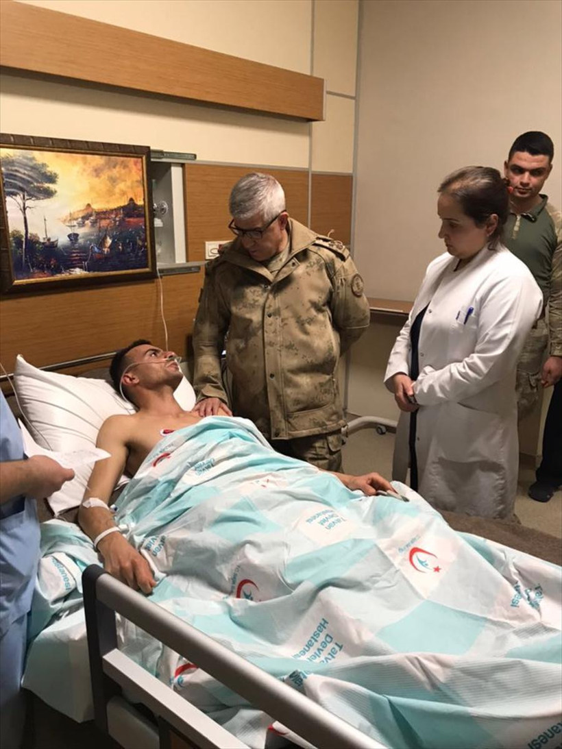 Org. Çetin yaralı askerleri ziyaret etti - Resim: 4