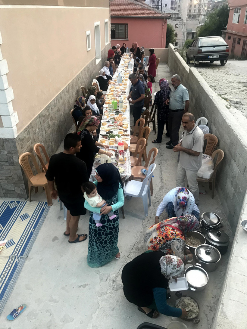 Tenceresini kapan o sofraya koştu - Resim: 1