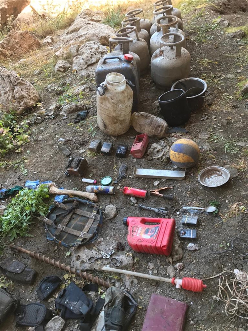 PKK mağarasından doğum kontrol hapı çıktı! Şırıngalı bomba...  - Resim: 3