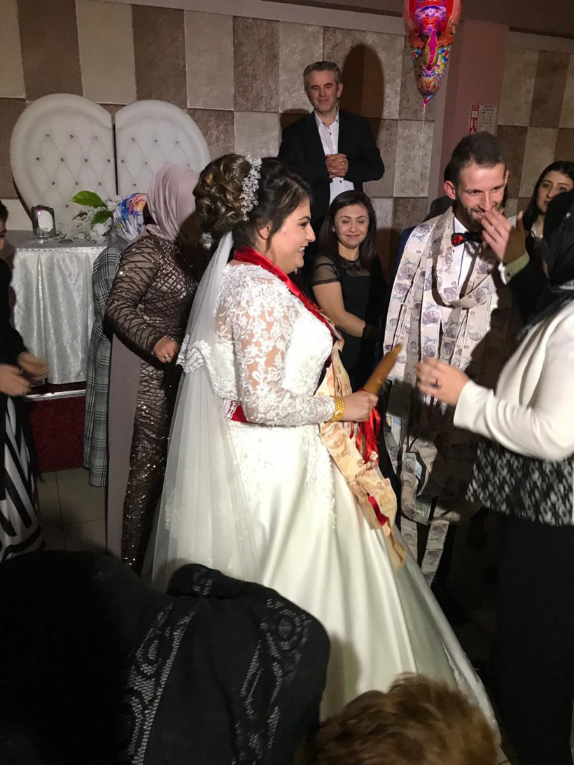 Böyle takı görülmedi! Tam 10 metre dola dola bitmedi - Resim: 1