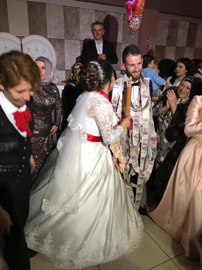 Böyle takı görülmedi! Tam 10 metre dola dola bitmedi - Resim: 2