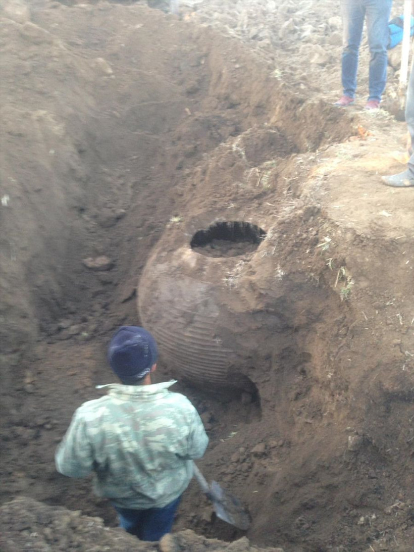 Niğdeli çiftçi tarlasını sürerken buldu küpün içinden bakın ne çıktı! - Resim: 2