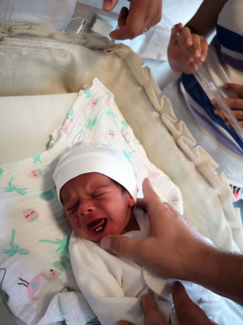 3 bin doğumda bir görülüyor! Defne bebek dişleriyle dünyaya geldi - Resim: 1