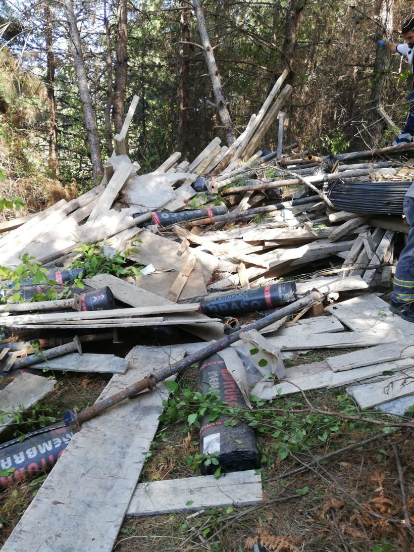 Kastamonu'da kamyon uçuruma yuvarlandı: 2 ölü - Resim: 1