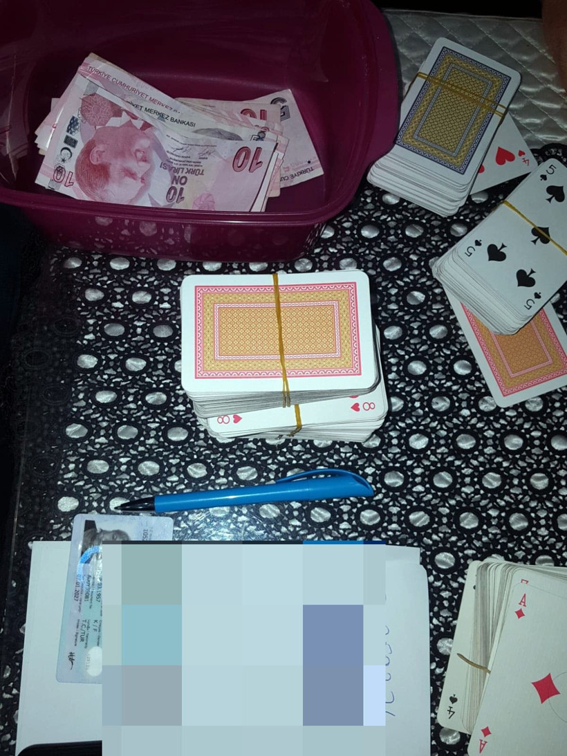 Adana'da kumar oynarken yakalanan kadınların bahanesi gün yapıyorduk - Resim: 4